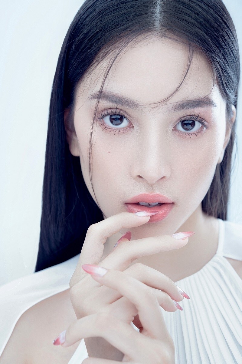 Cận cảnh đường nét gương mặt trái xoan của hoa hậu Tiểu Vy