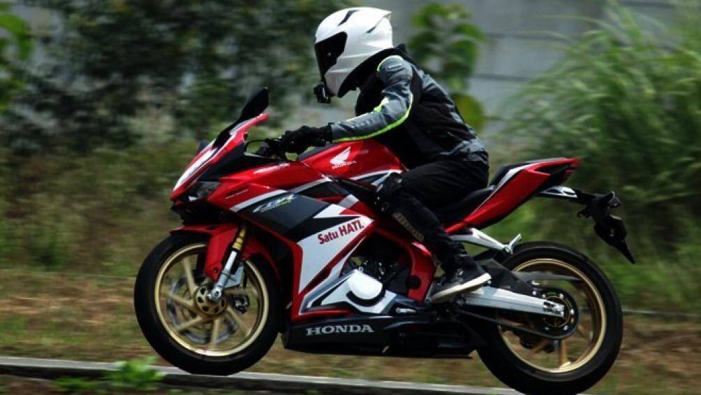 Phiên bản mới này được trang bị các tính năng mới. Trong đó, nổi bật là hệ thống hỗ trợ sang số nhanh và chống trượt