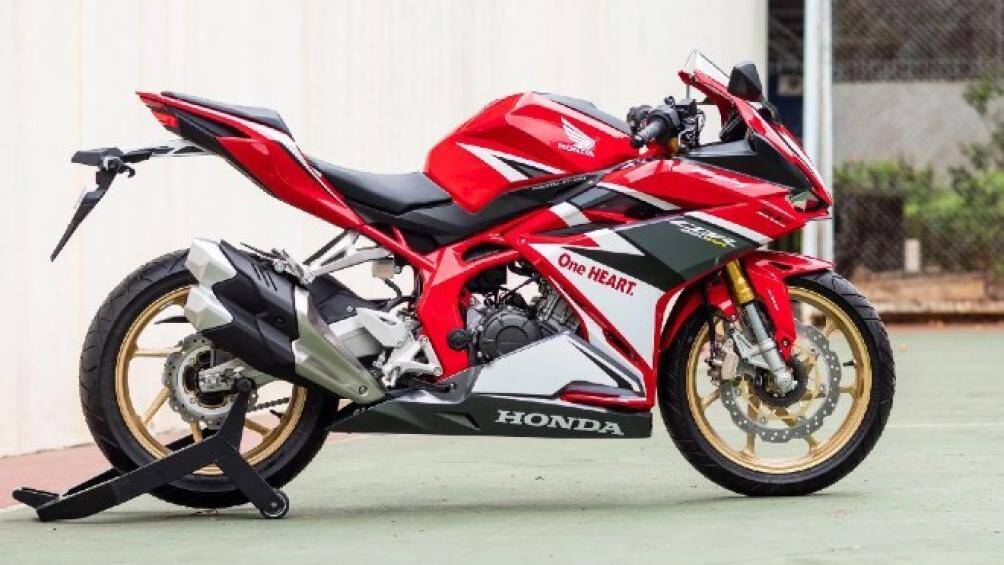 Việc thêm chữ SP vào sau cùng cho thấy đây là một sản phẩm được cập nhật từ gia đình xe thể thao CBR250RR