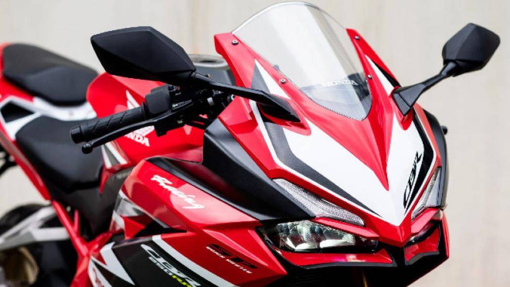 CBR250RR SP có thể tăng sức mạnh lên ngưỡng 41 mã lực là nhờ có những thay đổi về hệ thống điện tử, hệ thống ECU (Đơn vị kiểm soát điện tử) và động cơ