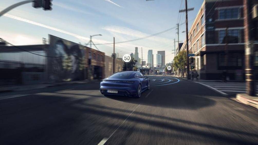 Chiếc sedan này chỉ mất 9,6 giây để tăng tốc từ 0 - 200 km/h (với Launch Control), nhanh hơn 0,2 giây so với phiên bản trước