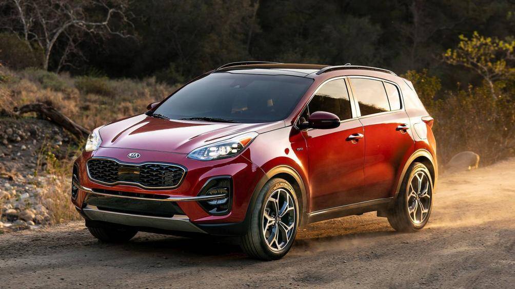 10. KIA Sportage
Nhỏ gọn hơn Tucson một chút, mẫu xe gầm cao đến từ Hàn Quốc này đã bán được 40.000 xe tại Mỹ trong 6 tháng đầu năm 2020 (chỉ giam 1% so với cùng kỳ năm ngoái)