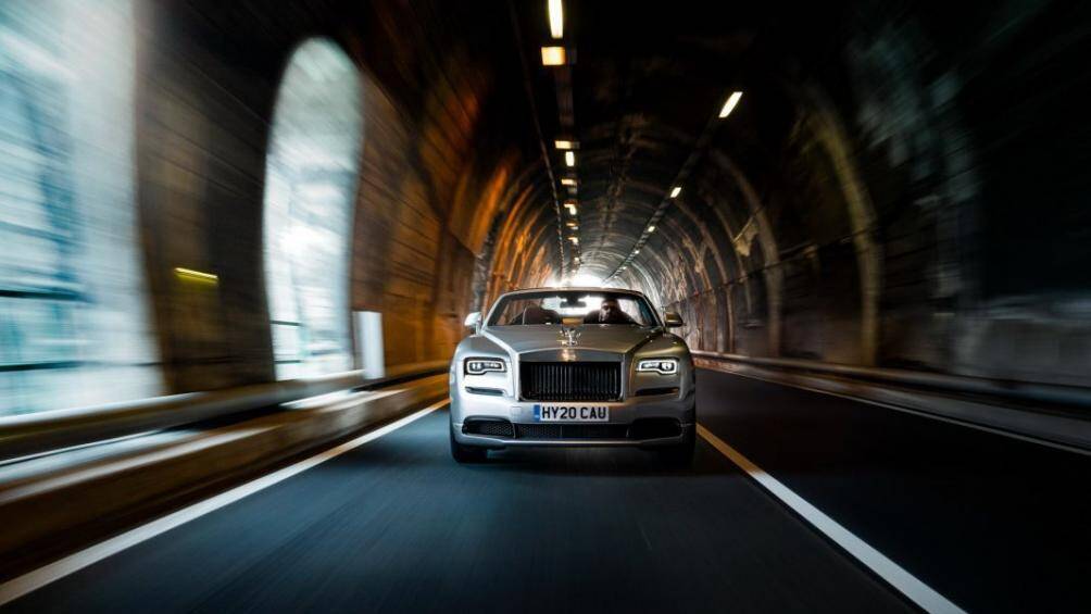 Chiếc xe được bán với giá khởi điểm là 350,000 USD (khoảng 8,1 tỷ đồng) và chỉ được sản xuất giới hạn 50 chiếc