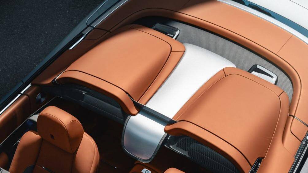 Ngoài ra, Dawn Silver Bullet không thể thiếu được nắp ốp được chế tạo từ sợi carbon và nhôm siêu nhẹ Aero Cowling dành cho hàng ghế sau