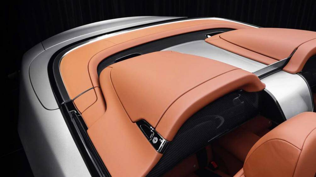 Với nắp ốp Aero Cowling, chiếc Dawn sẽ trở thành một chiếc xe chỉ có hai chỗ ngồi và phần hàng ghế sau đã được che lại