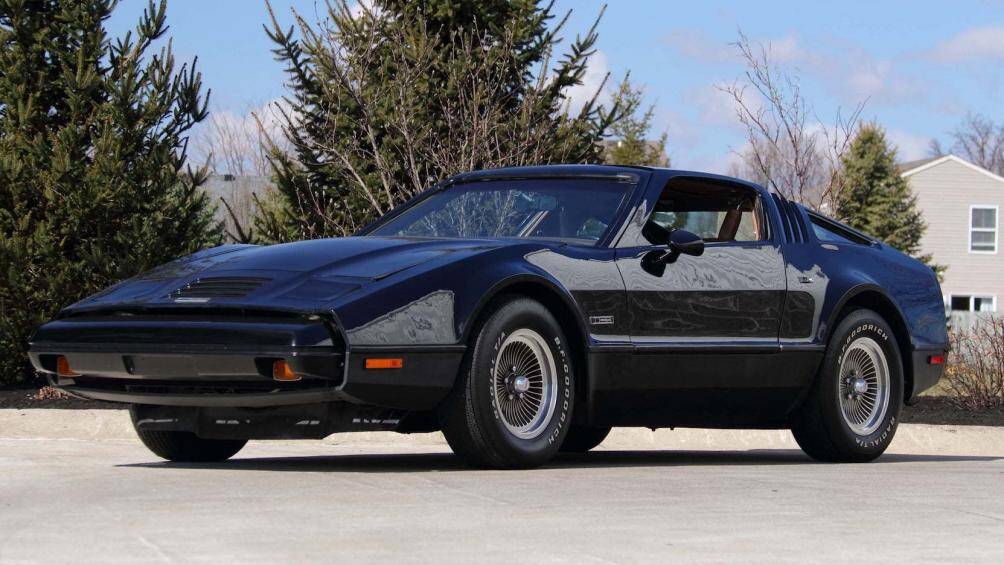 Bricklin SV-1 (1974)
Từ nhưng năm 70, vấn đề an toàn của ô tô được đặt lên hàng đầu, vì vậy, nhà sản xuất Malcolm Bricklin đã đưa ra ý tưởng chế tạo một chiếc xe thể thao có độ an toàn vượt trội so với các đối thủ trên thị trường, tuy nhiên SV-1 do Malcolm Bricklin sau đó gặp vô số lỗi khiến việc sản xuất bị đình chỉ sau một năm. Lúc đó mới chỉ có 3000 chiếc Bricklin SV-1 được xuất xưởng, bằng 1/10 kế hoạch đề ra