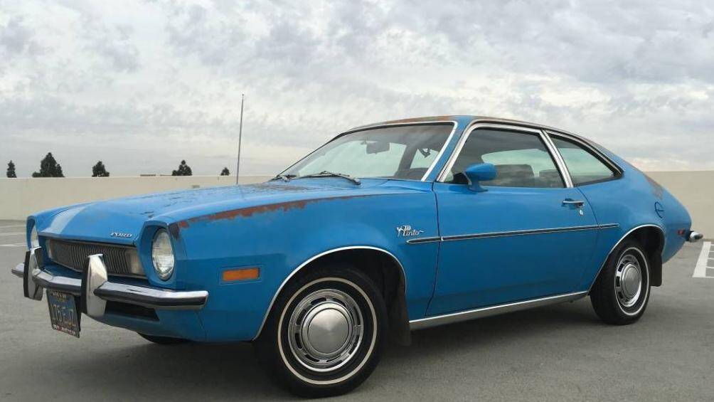 Ford Pinto (1971)
Những vụ va chạm từ phía sau có thể làm thủng bình xăng của xe, gây cháy nổ, ngay sau đó Ford đã phải triệu hồi xe và khắc phục ngay lỗi này, về sau xe cũng đã bị khai tử