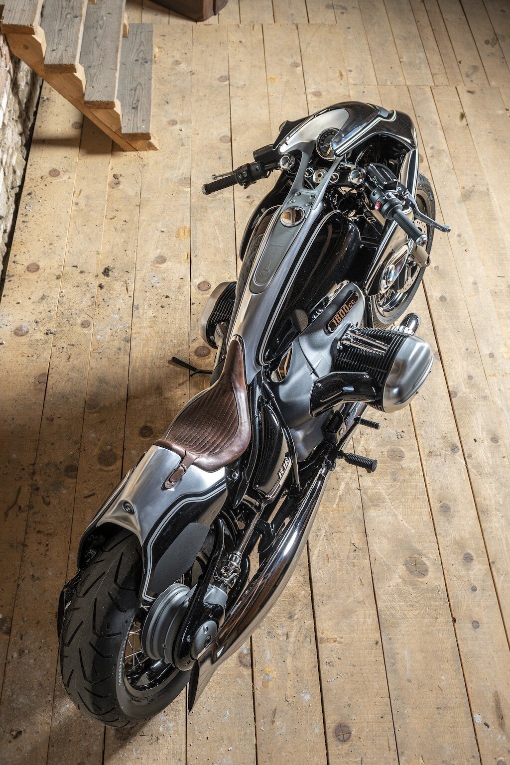 Trên bản độ này Blechmann sử dụng yên solo dựa trên kết cấu ban đầu của chắn bùn sau, đèn hậu của thương hiệu Kellermann