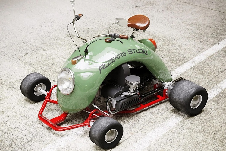 Phần hoàn thiện bên ngoài, các bộ phận bằng da được thêm vào, đặc biệt là trên ghế và tay nắm khá lạ mắt, gương chiếu hậu được mạ chrome