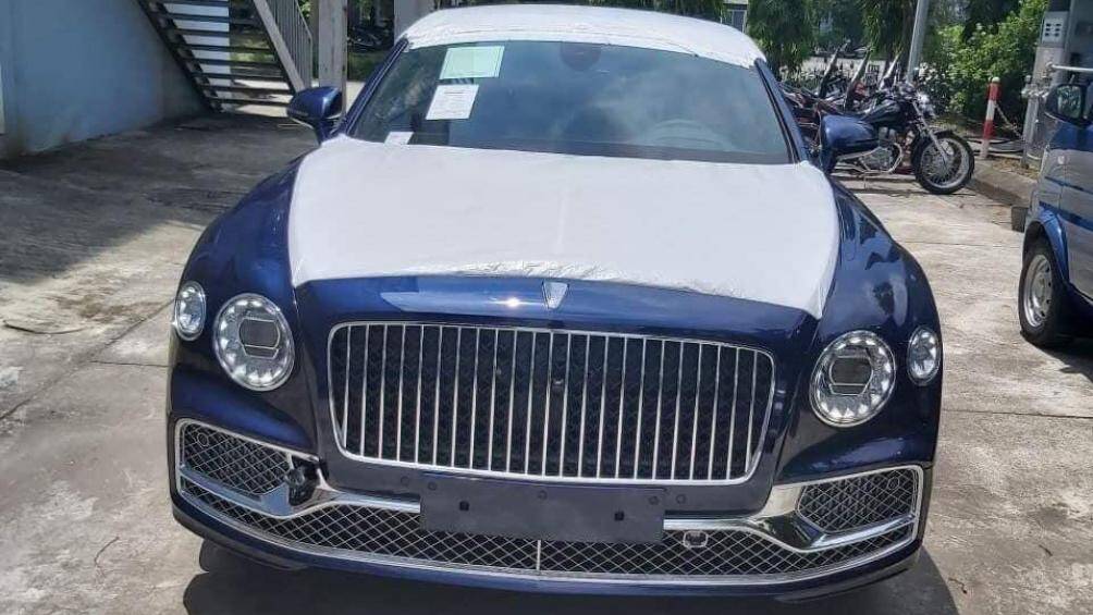 Mới đây, Chiếc Bentley Flying Spur đời mới nhất thuộc phiên bản First Edition đã được nhập khẩu về Việt Nam dưới dạng chính hãng