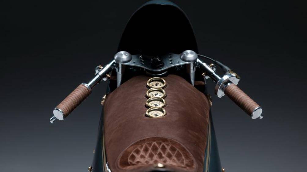 Chiếc xe này sở hữu kiểu dáng tinh giản theo phong cách cổ điển, bao trùm toàn bộ chiếc xe