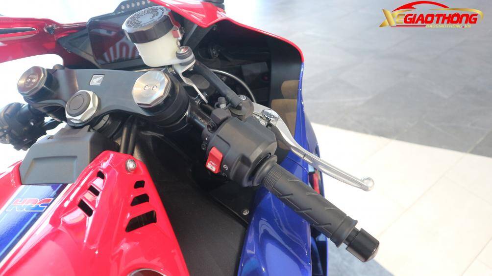 Hệ thống bướm ga điện tử được tích hợp 3 chế độ: Sức mạnh động cơ, lực phanh động cơ, kiểm soát bốc đầu và kiểm soát lực kéo (HSTC)