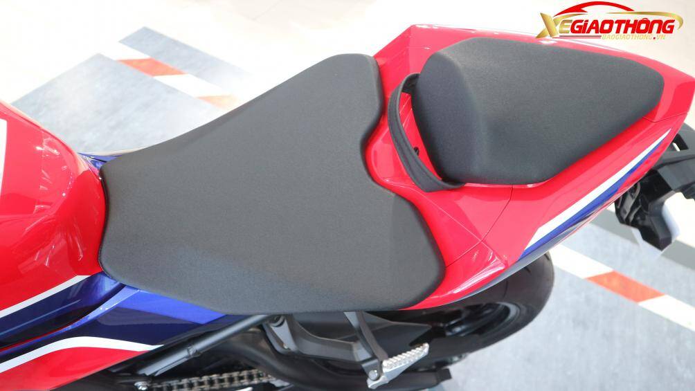 Chiều cao yên chỉ ở mức 830 mm