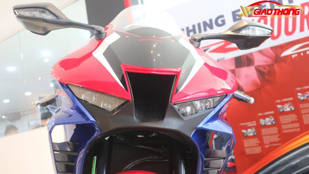 Đường nét thiết kế cũng như khung gầm của CBR1000RR-R Fireblade 2020 được thiết kế dựa trên mẫu Moto GP nổi tiếng RC 213V