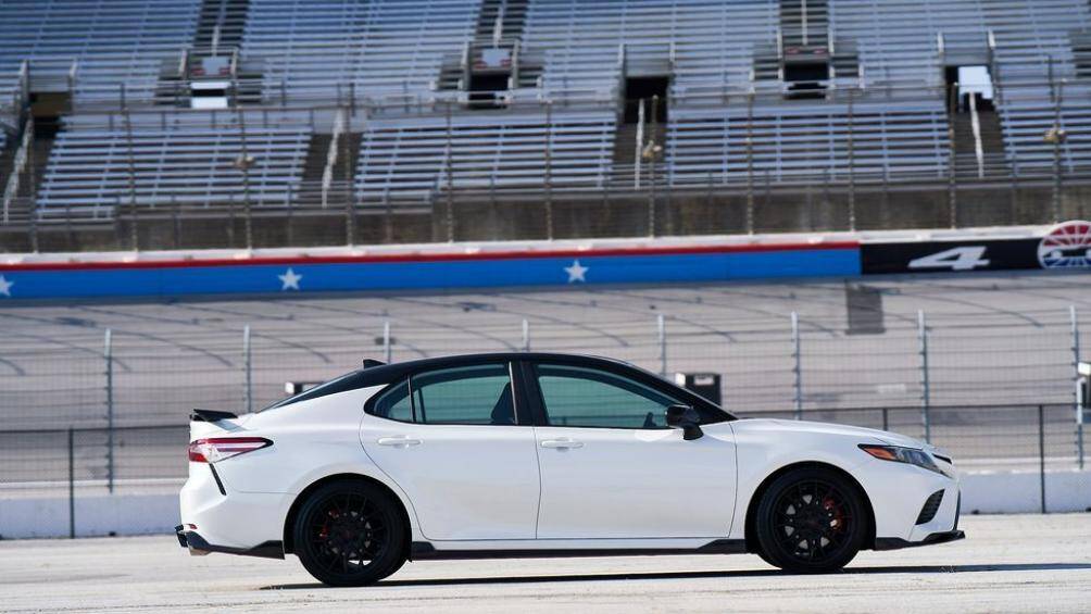 Những tính năng an toàn khác bao gồm hỗ trợ lái khẩn cấp, cảnh báo chệch làn và hỗ trợ duy trì làn đường, cảnh báo phương tiện cắt ngang phía sau, cảnh báo điểm mù và chức năng nhắc nhở quên trẻ nhỏ ở hàng ghế sau