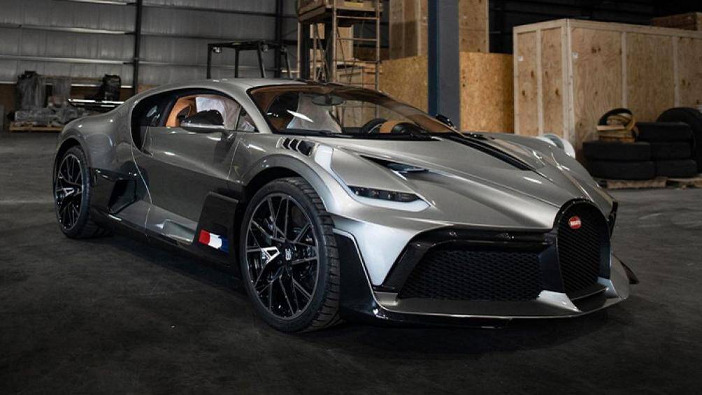 Đây là 1 trong 40 siêu phẩm Bugatti Divo sản xuất trên toàn thế giới và cũng là chiếc xe Bugatti Divo đầu tiên đến nước Mỹ
