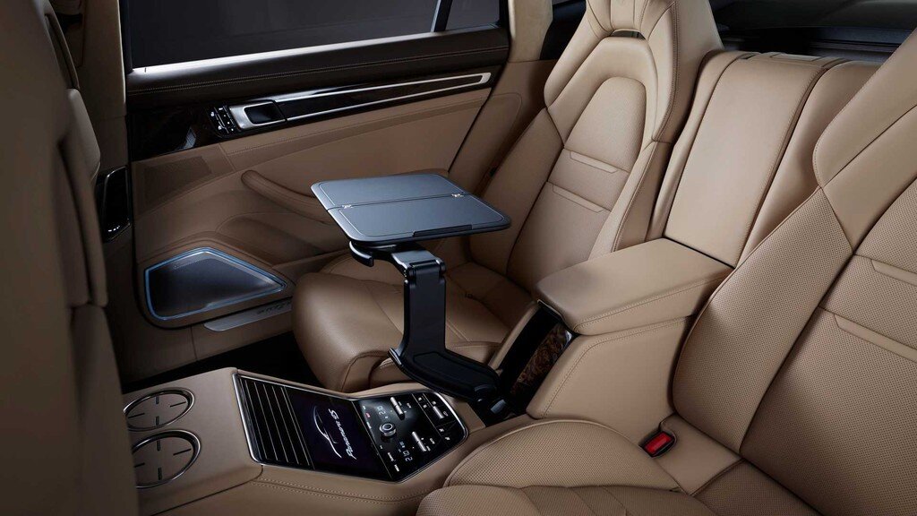 Khối động cơ này cho tổng công suất 552 mã lực và mô-men xoắn 750Nm