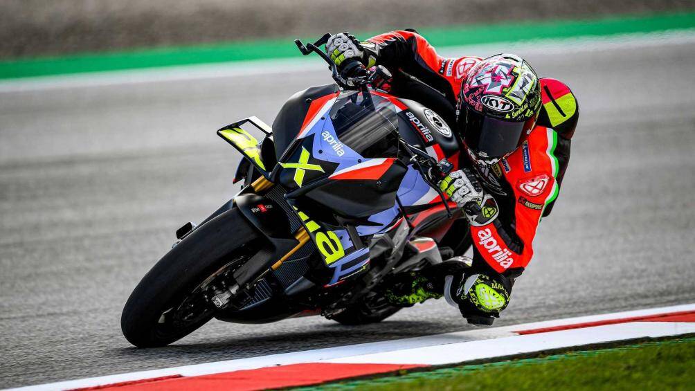 Aprilia Tuono V4 X sử dụng khối động cơ V4 dung tích 1.077cc sản sinh công suất tối đa 221 mã lực