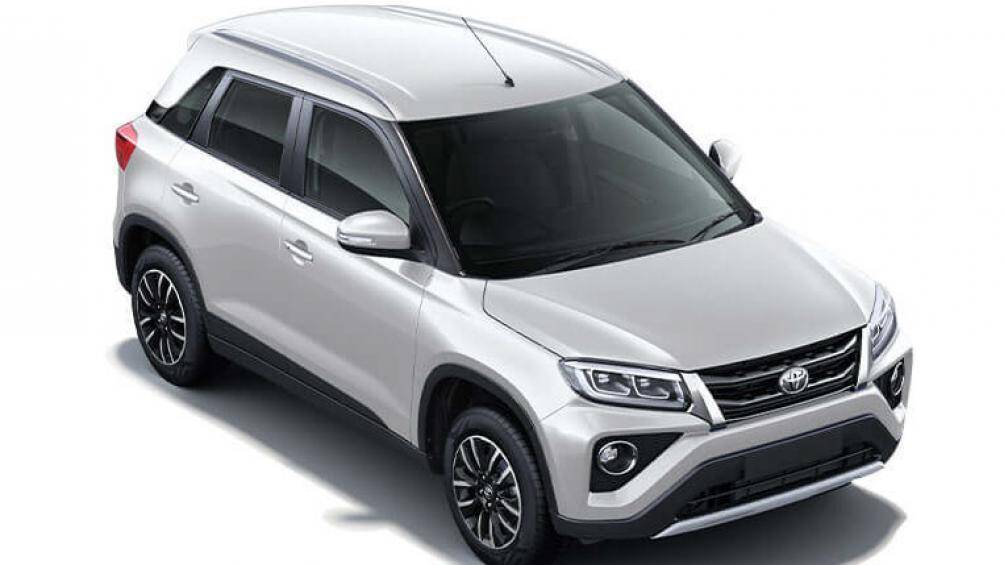 Xe cũng được trang bị gương chiếu hậu chỉnh điện