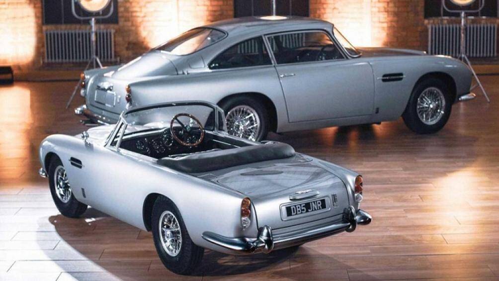 Được hợp tác phát triển với The Little Car Company, DB5 Junior thực chất là một bản sao chạy điện mang kích thước bằng 2/3 mẫu DB5 nguyên gốc