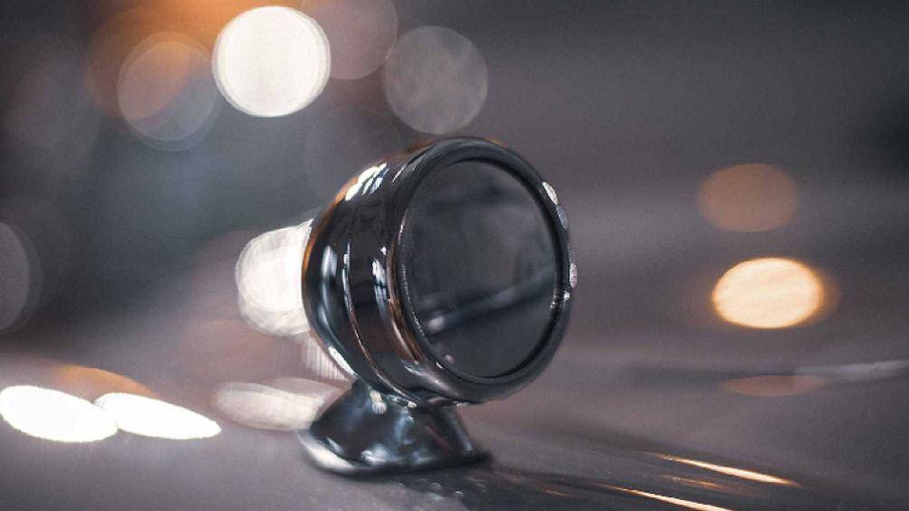 Chiếc xe có trang bị một mô tơ điện đơn lẻ sản sinh 6,7 mã lực, đủ để đưa chiếc xe nặng 270 kg lên tốc độ tối đa 48 km/h