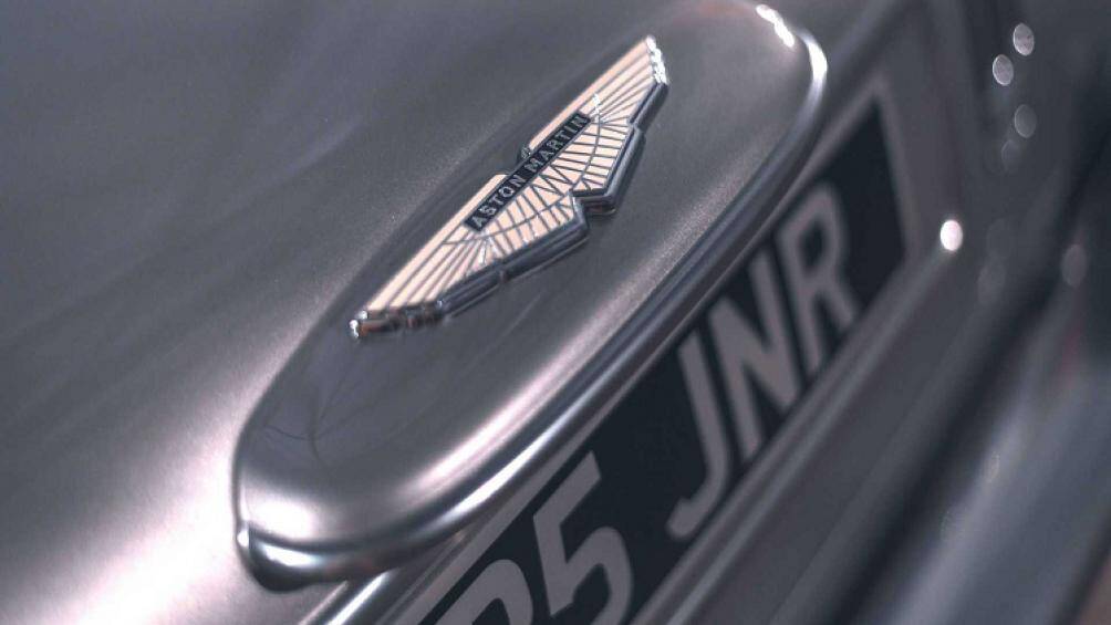 Cụm pin được đặt dưới nắp capô và cung cấp cự li di chuyển 16 – 32 km trên một lần sạc. Cụm pin này có thể dễ dàng tháo ra trong vài giây đồng hồ