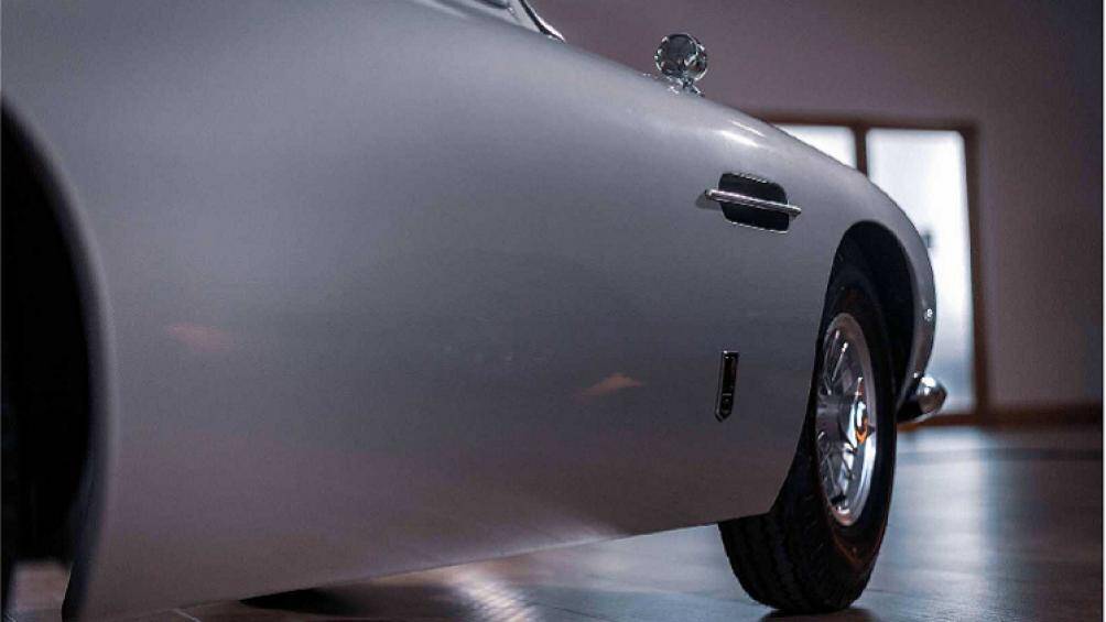 Khách hàng cũng có thể lựa chọn mua phiên bản DB5 Junior nâng cấp với thêm một chế độ lái, nâng gấp đôi công suất lên 13,4 mã lực