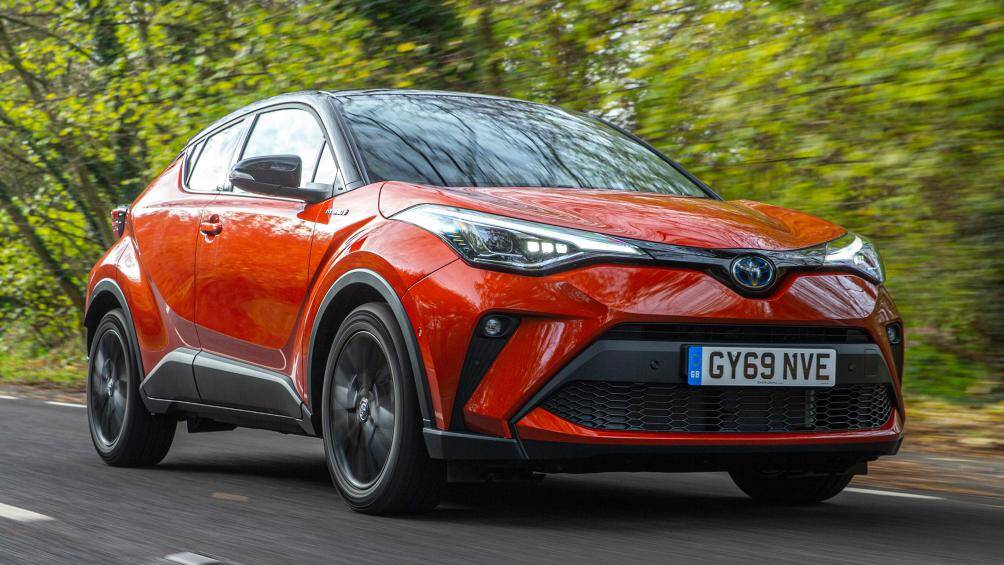2. Toyota C-HR
Toyota C-HR được đánh giá cao về tiện nghi và trang bị. Cơ quan An toàn giao thông cao tốc quốc gia Mỹ NHTSA đã đánh giá Toyota C-HR đạt 5/5 sao trong bài kiểm tra tổng thể về mức độ an toàn. Xe đang có giá bán tại Mỹ là 21.000 USD (tương đương 487 triệu đồng)