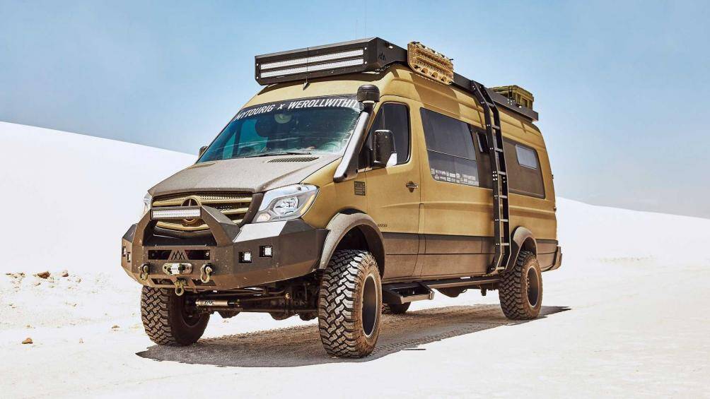 Nhìn từ bên ngoài, ít ai nghĩ rằng Mercedes-Benz Sprinter Expedition lại có một khoang nội thất vô cùng sang trọng
