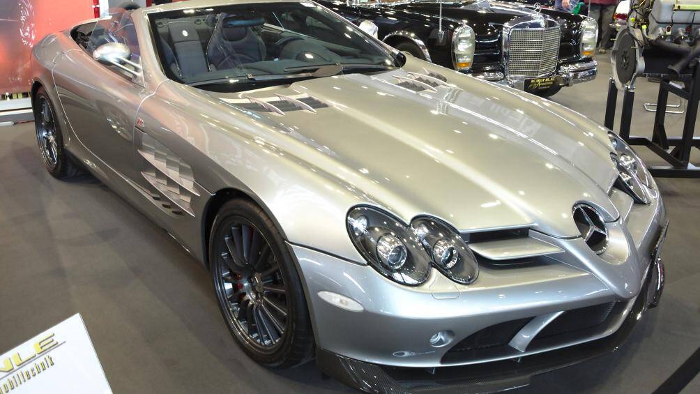 Mercedes-Benz SLR McLaren MSO Edition 2011-2013 được sản xuất 25 chiếc.
Mặc dù hơn 2.150 chiếc Mercedes-Benz SLR McLarens được sản xuất từ năm 2003-2010 nhưng chỉ có 25 chiếc “McLaren MSO Edition” từ bộ phận “McLaren Special Operations”.
Phiên bản giới hạn cá nhân hoá này có giá 201.300 USD