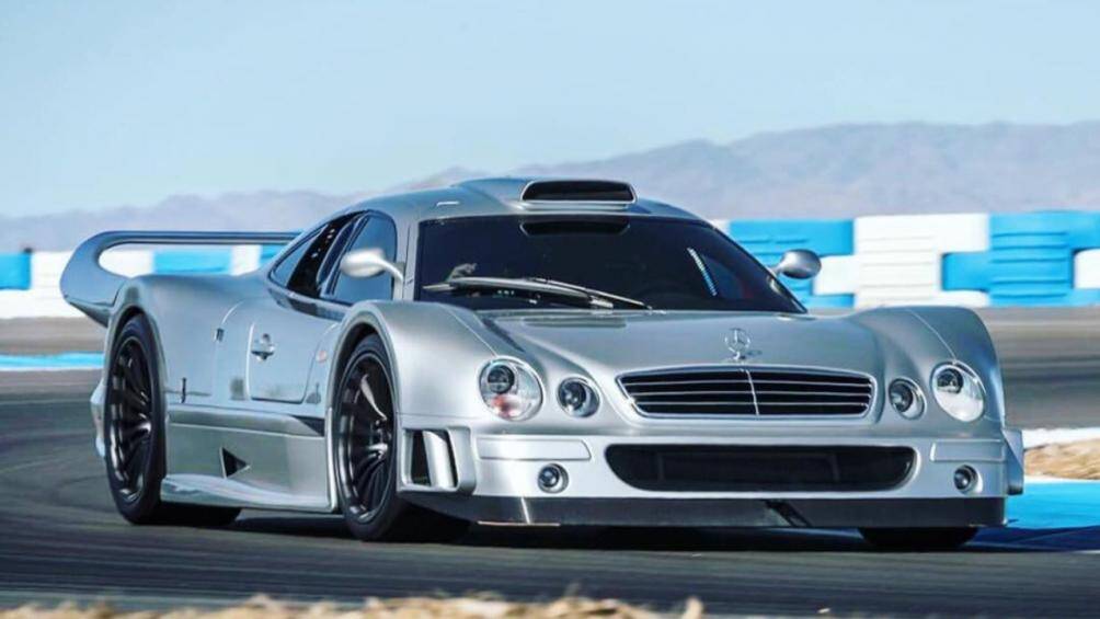 Mercedes-AMG CLK GTR Super Sport 2002 được sản xuất 5 chiếc.
CLK GTR Super Sport là biến thể thứ hai được chế tạo sau Roadster.
Chỉ có năm chiếc được chế tạo với động cơ 7.3 lít và chúng có thể di chuyển với tốc độ 346km/giờ. Một chiếc được bán đấu giá với giá 3,3 triệu USD