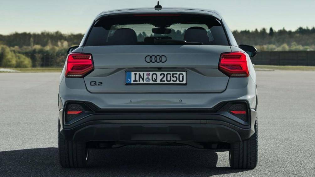 Audi Q2 phiên bản mới sở hữu 5 màu sắc bao gồm: xanh lá Apple Green, xám Manhattan Gray, xanh Navarra Blue, xám Arrow Gray và xanh Turbo Blue
