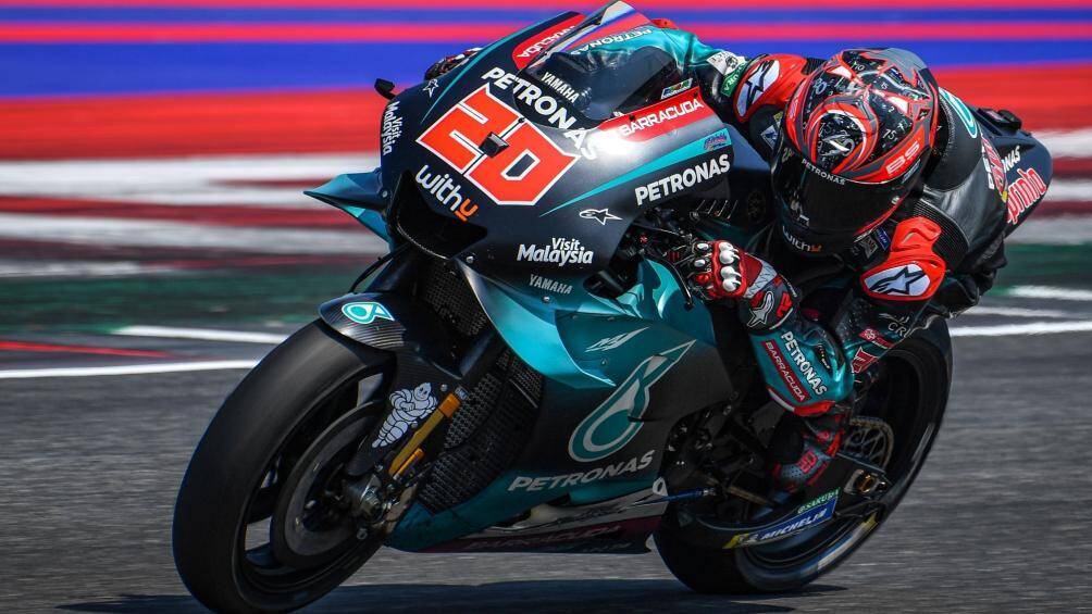 Toàn bộ lớp sơn nổi bật của phiên bản giới hạn được thực hiện trực tiếp bởi đội ngũ sơn cho chiếc YZR-M1