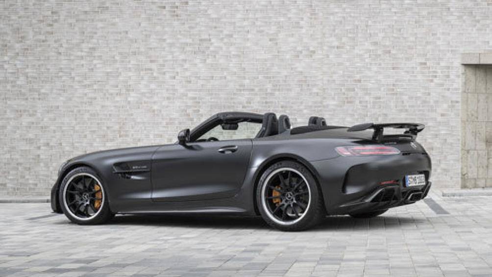 6. Mercedes-AMG GT R Roadster 2020 (giá khởi điểm: 189.750 USD)
