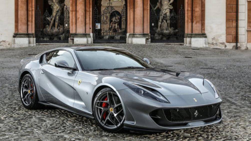 7. Ferrari 812 Superfast 2020 (thời gian tăng tốc từ 0-100 km/h: 2,9 giây)