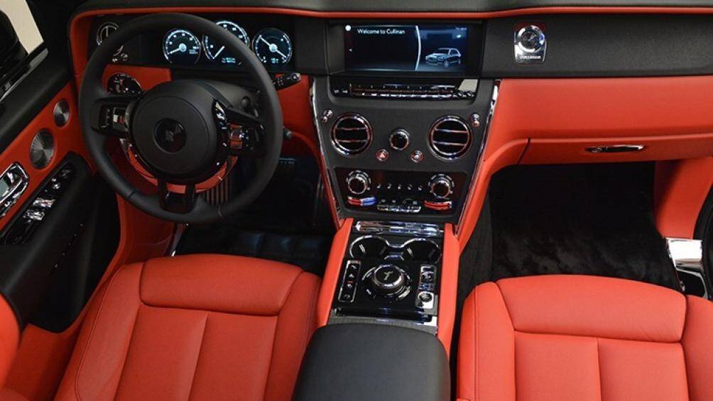 Thiết kế ghế lái của Rolls-Royce Cullinan 2019 có tính năng sưởi và thông khí để đảm bảo cảm giác thoải mái nhất cho người lái