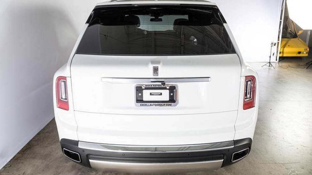 Rolls-Royce Cullinan được trang bị khối động cơ V-12, dung tích 6,75 lít tăng áp kép, sản sinh ra công suất 563 mã lực và mô-men xoắn cực đại 850 Nm