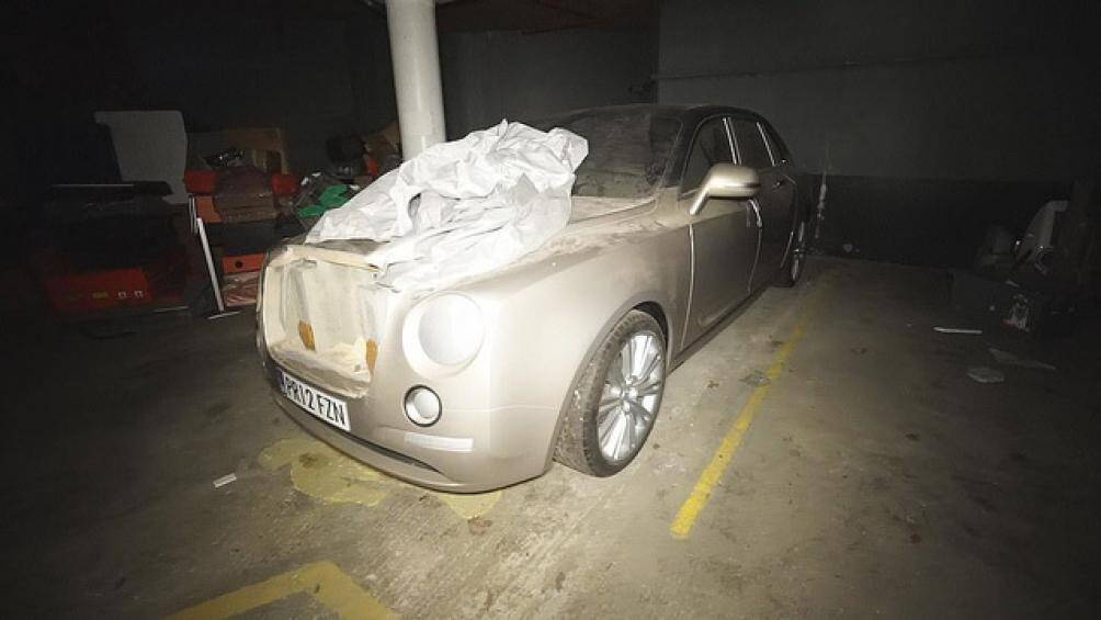 Tuy nhiên, khi những bức ảnh được đăng tải trên mạng, nhiều người cho rằng tổng giá trị lớn hơn thế, khi mang đi đấu giá có thể lên tới hơn 1,3 triệu USD