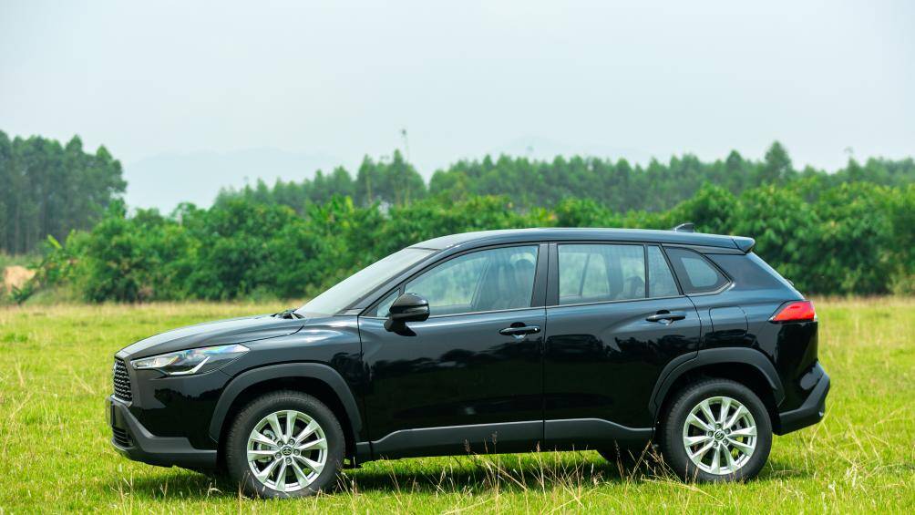 Đây là phiên bản được đánh giá  sẽ rất hút khách bởi giá bán hợp lý, đi kèm nhiều công nghệ, trang bị không hề nghèo nàn