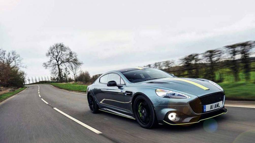 10. Aston Martin Rapide AMR (thời gian tăng tốc từ 0-100 km/h: 4,4 giây, vận tốc tối đa: 330 km/h)