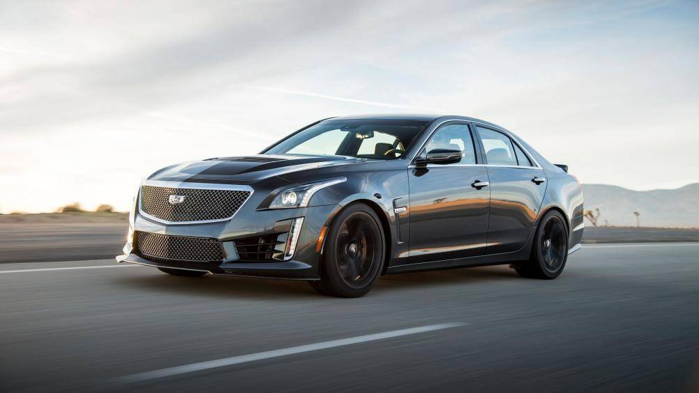8. Cadillac CTS-V (thời gian tăng tốc từ 0-100 km/h: 3,8 giây, vận tốc tối đa: 322 km/h)