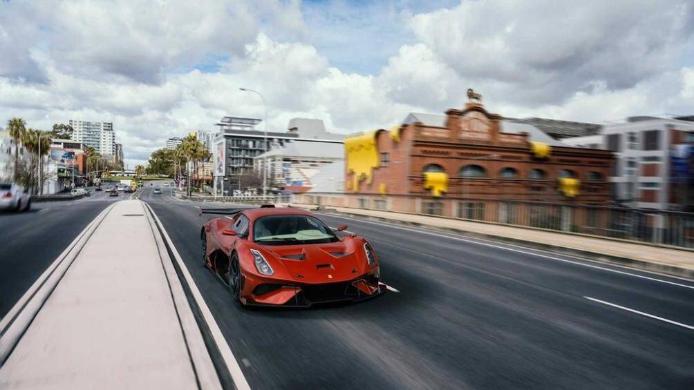 Hãng Brabham mới đây đã sửa đổi chiếc xe đua BT62R trở thành mẫu xe được lưu thông hợp pháp trên đường phố