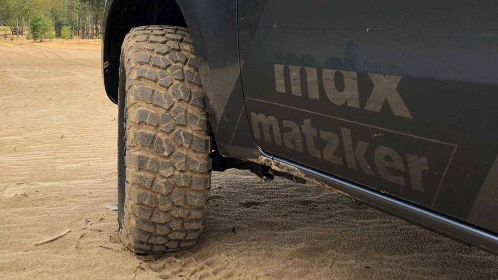 Những công nghệ an toàn nổi bật vẫn bao gồm hệ thống hỗ trợ phanh khẩn cấp, hệ thống camera giúp đọc được các biển hiệu giao thông,...