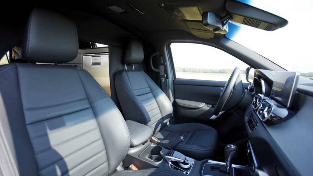 Cabin và khu vực ghế lái cũng thông nhau