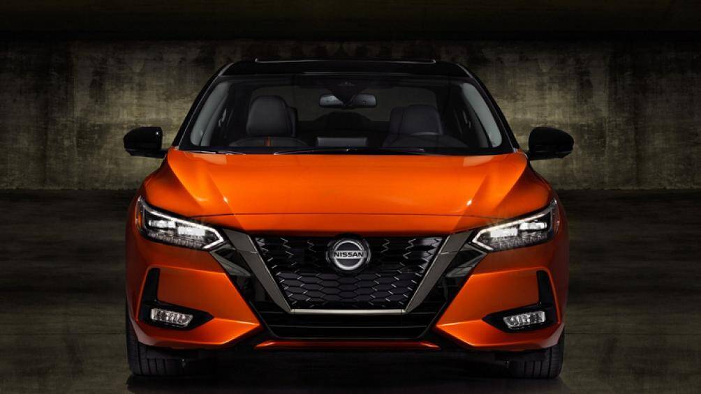 Phần đầu xe nổi bật với lưới tản nhiệt dạng V-Motion đặc trưng, cụm đèn pha LED được làm sắc sảo hơn