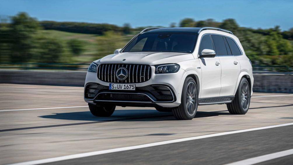 Mercedes-Benz GLS 63 AMG cũng cho khả năng tăng tốc từ 0-100 km/h trong 4,2 giây nhờ vào khối động cơ 4.0L V8 tăng áp kép cho công suất tối đa 603 mã lực