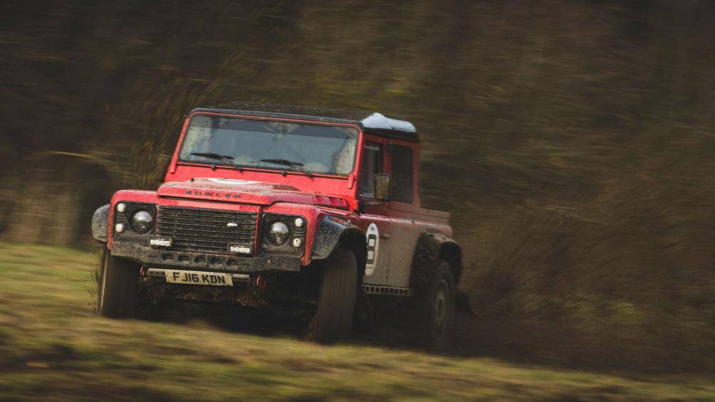 Bowler Bulldog là mẫu xe của thương hiệu Land Rover, xe sử dụng động cơ 5.0L V8