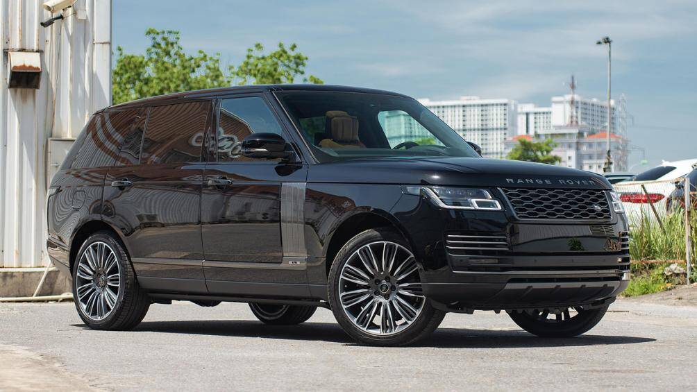 Range Rover SVAutobiography sử dụng động cơ 5.0L V8 cho công suất tối đa 577 mã lực, đây cũng là mẫu xe cao cấp nhất của thương hiệu Land Rover