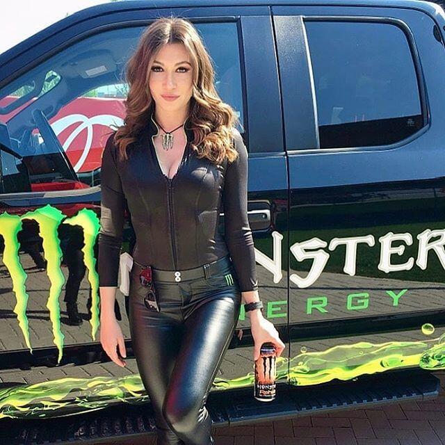 Và từ đó nhanh chóng trở thành người mẫu hàng đầu của đội đua này