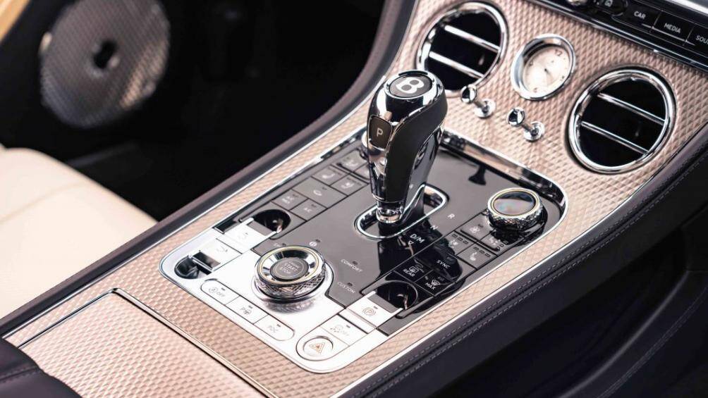 Bên cạnh đó là phiên bản động cơ V8 dung tịch 4,0 lít với khả năng sản sinh công suất 542 mã lực